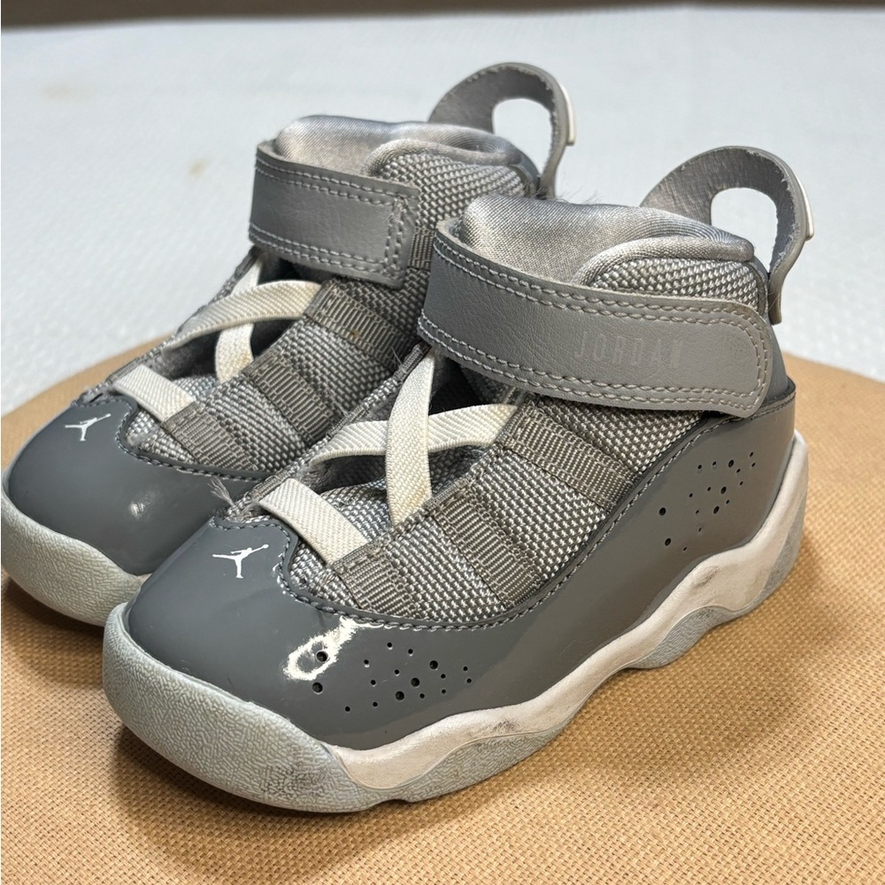 Jordan kids Textured Gray Sneakers